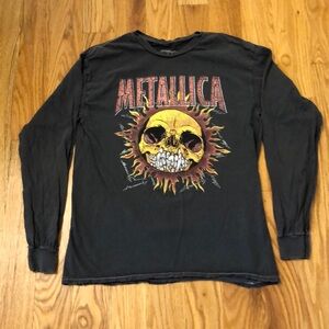 Urban Outfitters Metallica T-Shirt. Long Sleeve. Distressed. Size Small